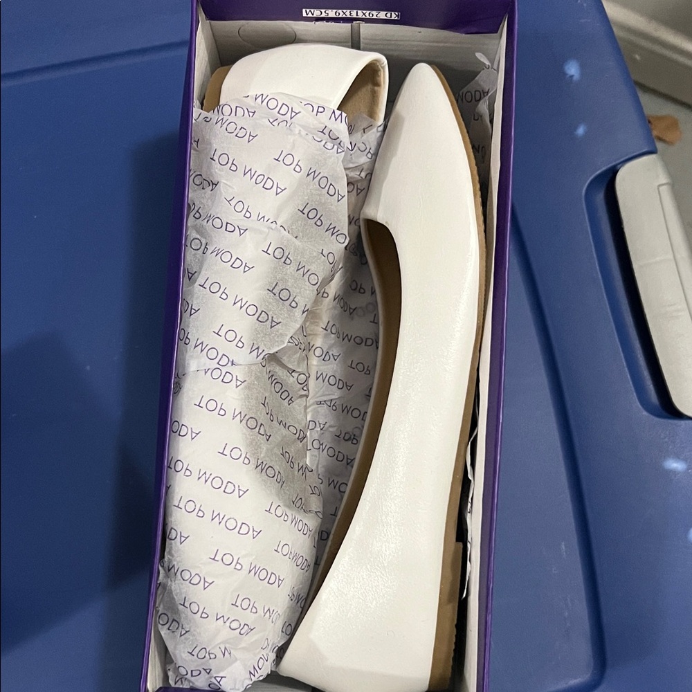 TOP Moda Classic White Flats
